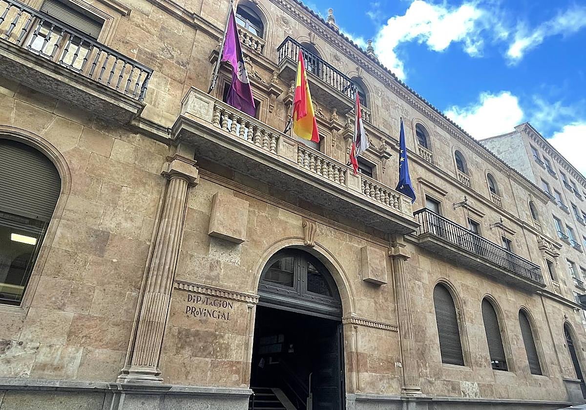 Entrada principal de la Diputación de Salamanca.