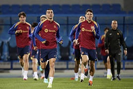 Jugadores del Barça se ejercitan en Arabia Saudí.