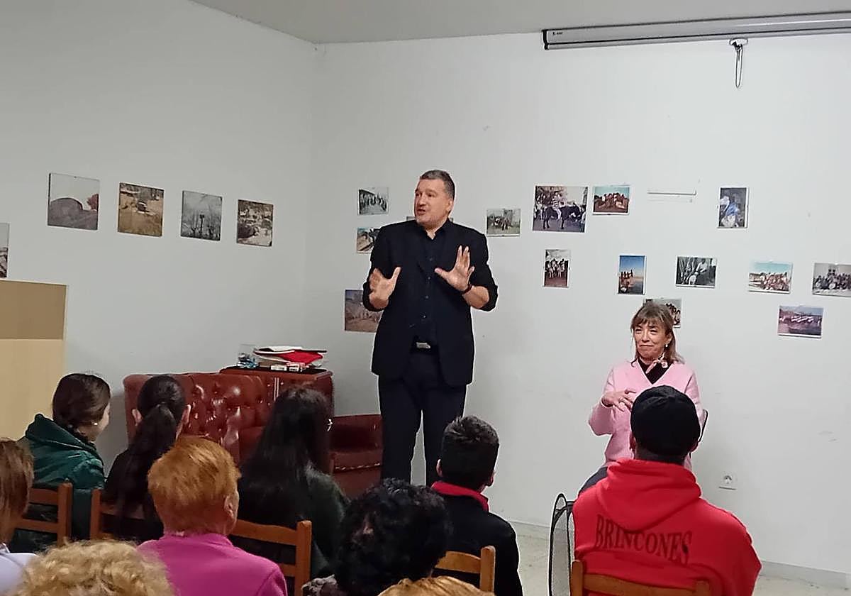 El mago Juan Francisco Luzón durante una de las «Noches Mágicas»