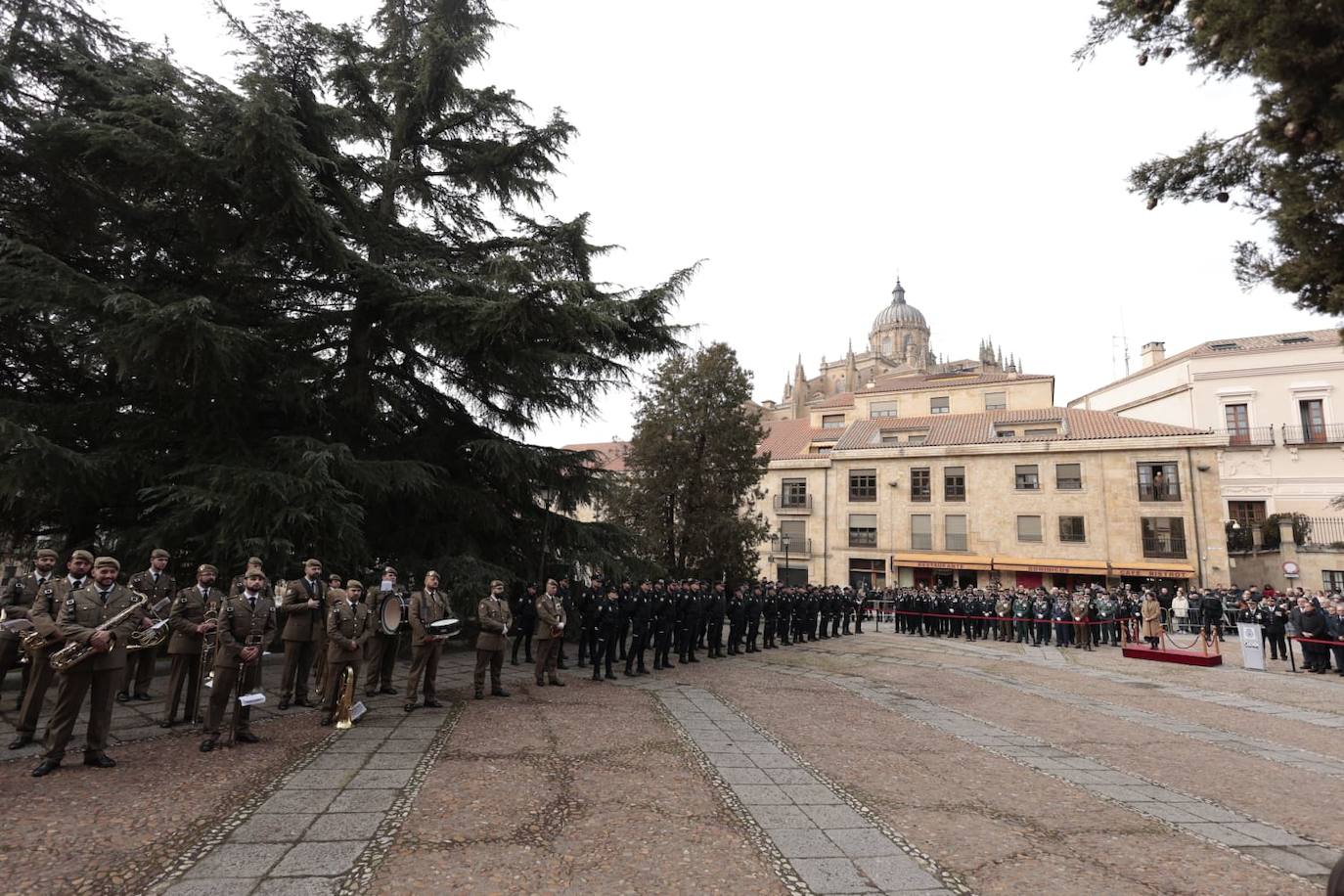 Salamanca regala a la Policía Nacional un solemne izado de bandera por sus 200 años
