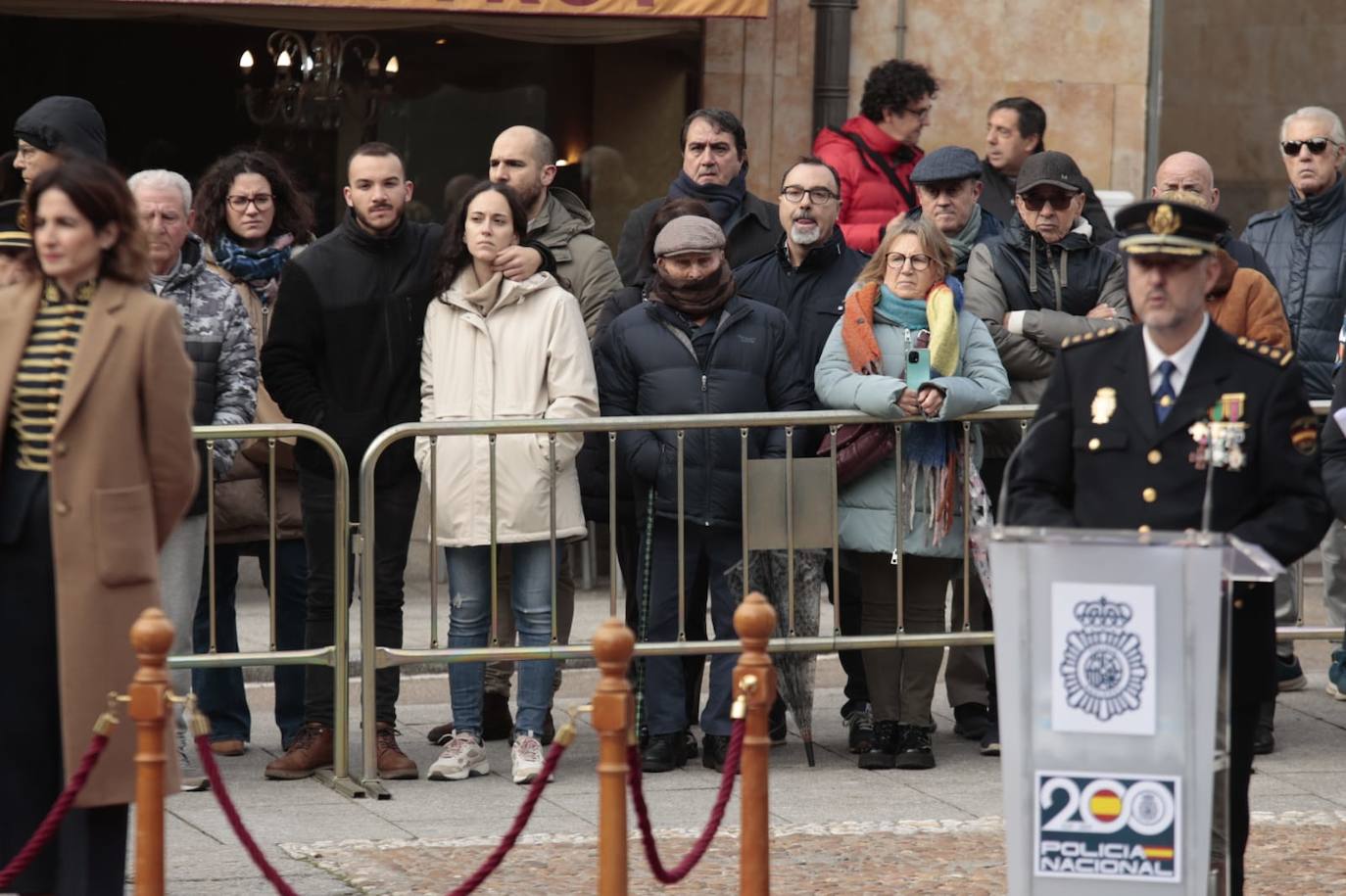 Salamanca regala a la Policía Nacional un solemne izado de bandera por sus 200 años