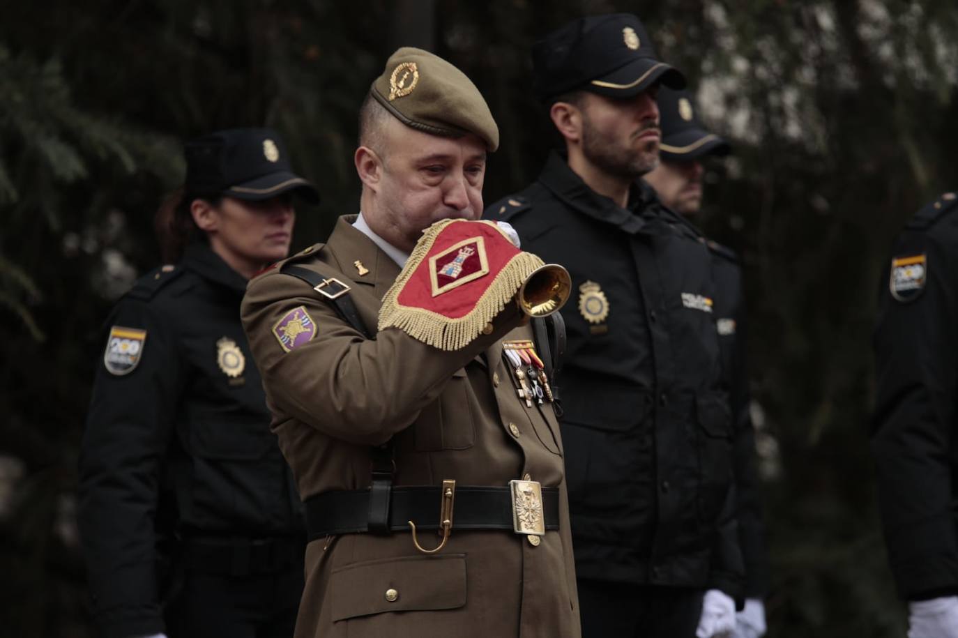 Salamanca regala a la Policía Nacional un solemne izado de bandera por sus 200 años