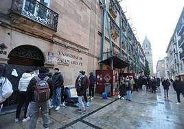 Colas para conseguir ver el Unionistas-Barça.