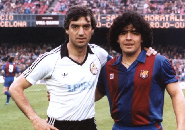 Histórica foto de Enrique Miguel y Maradona, pero fue en el Camp Nou.