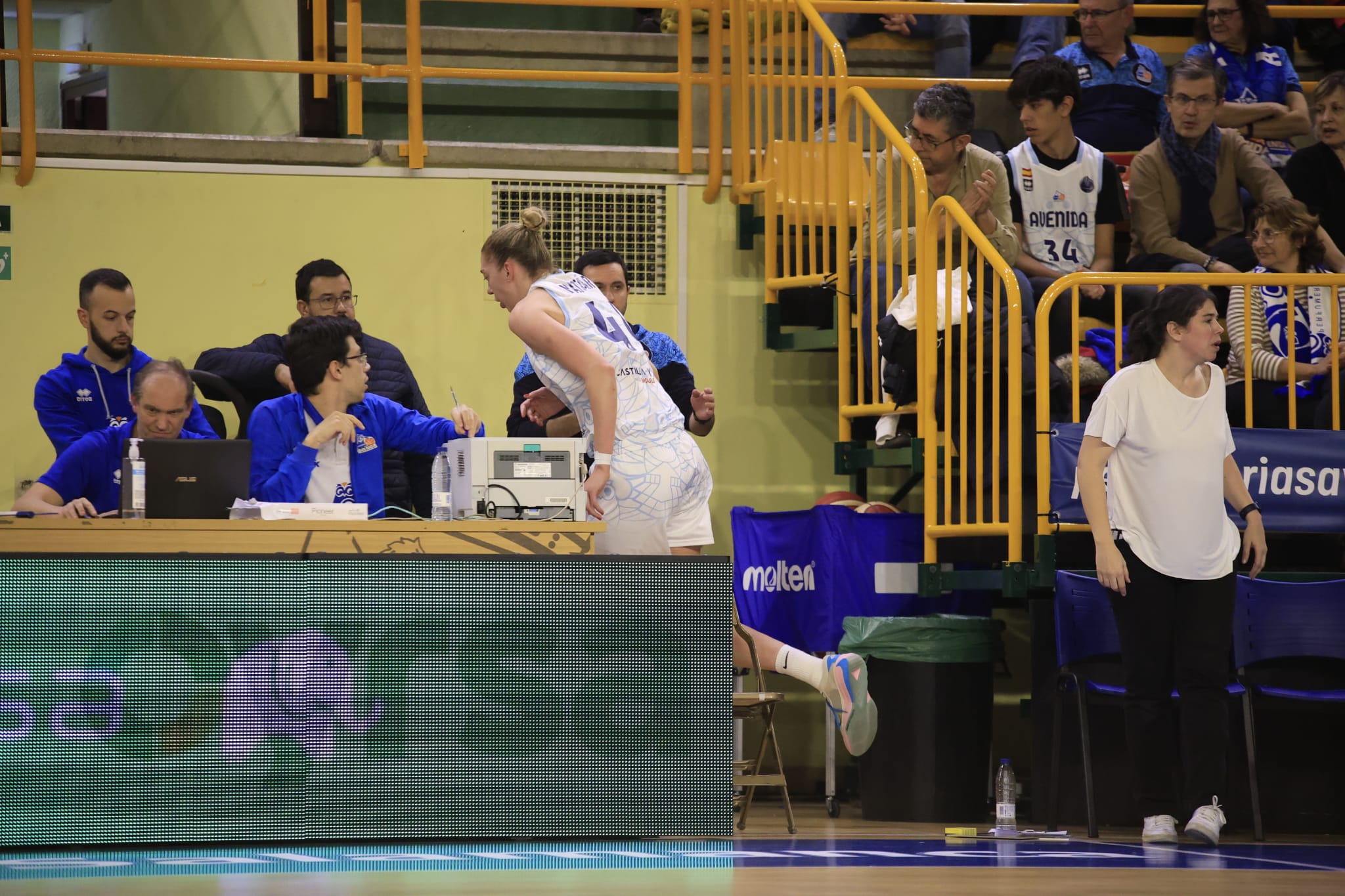 Avenida gana a Landes y sigue vivo en Europa