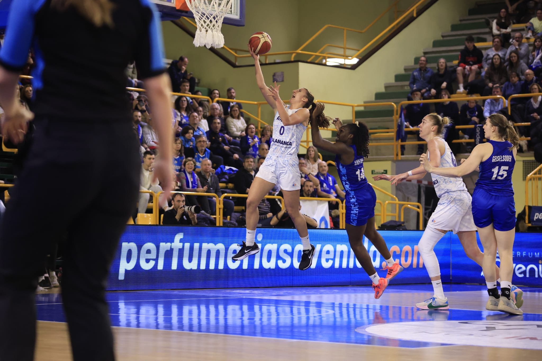 Avenida gana a Landes y sigue vivo en Europa
