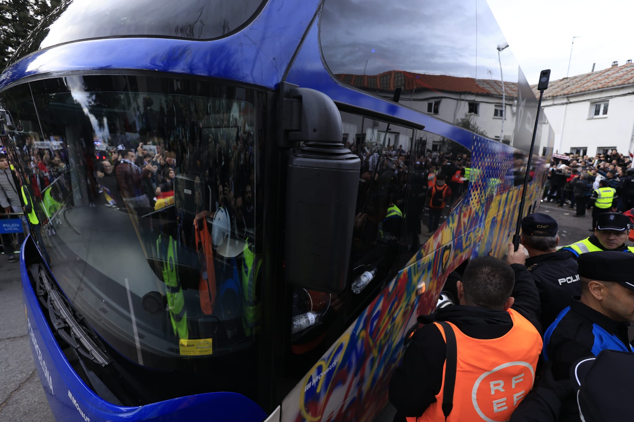 El autobús del Barcelona llega al Reina Sofía