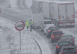 Retención por nieve en la A-66