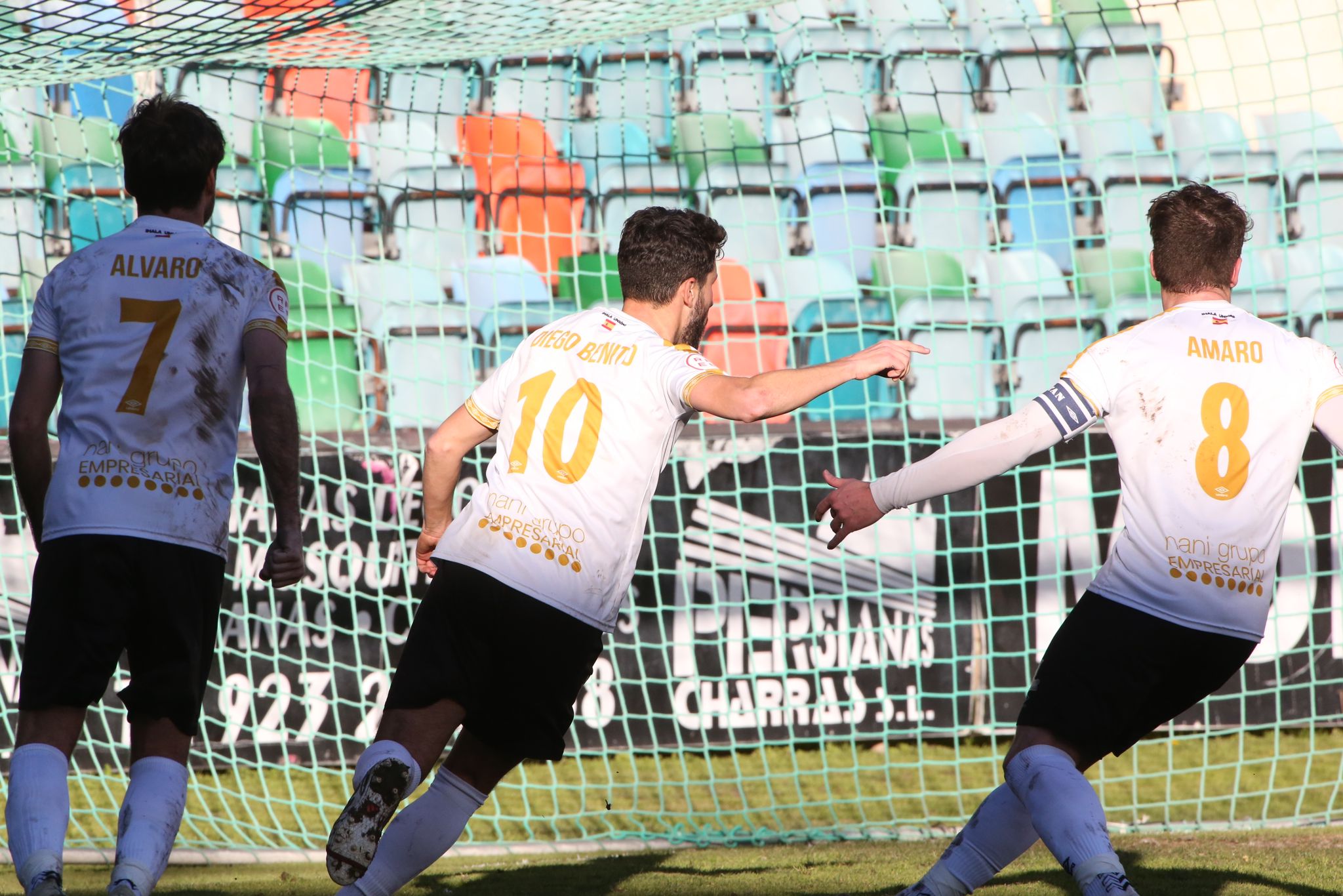 El Salamanca UDS se hace con el derbi y toma ventaja para el playoff (2-1)
