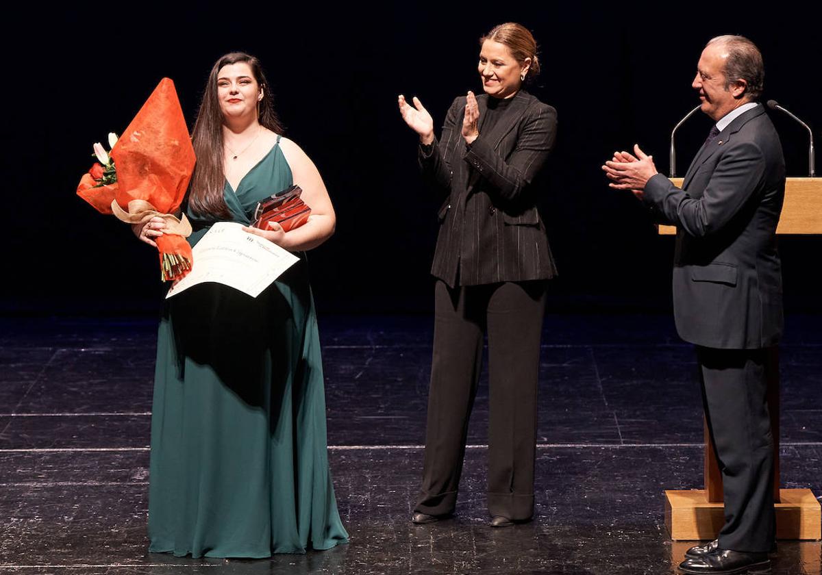 Una estudiante de canto en Salamanca triunfa en el certamen de ópera de Sevilla