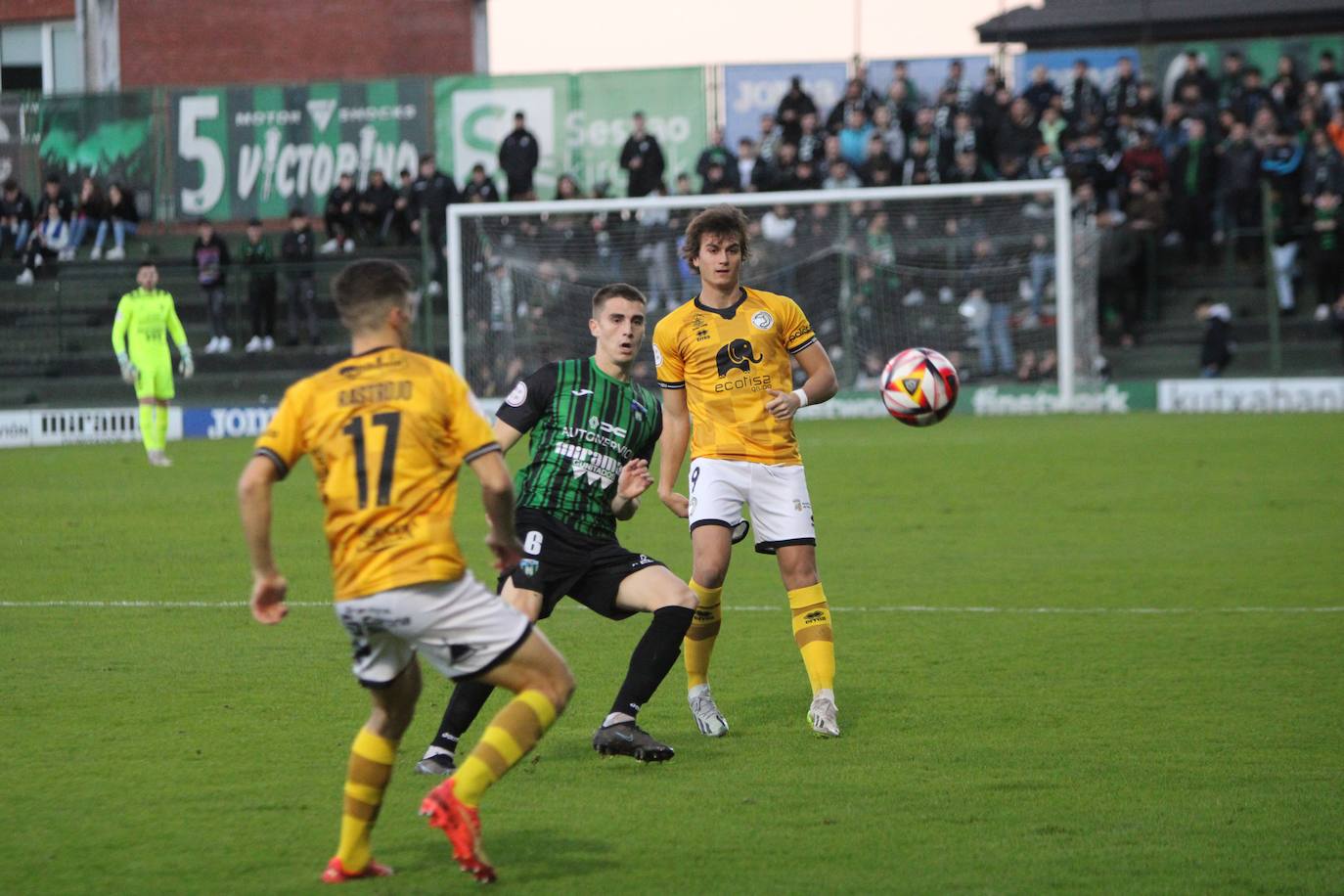 El partido entre el Sestao y Unionistas, en imágenes