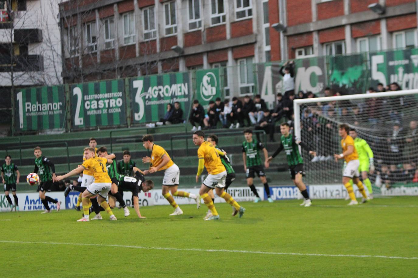 El partido entre el Sestao y Unionistas, en imágenes