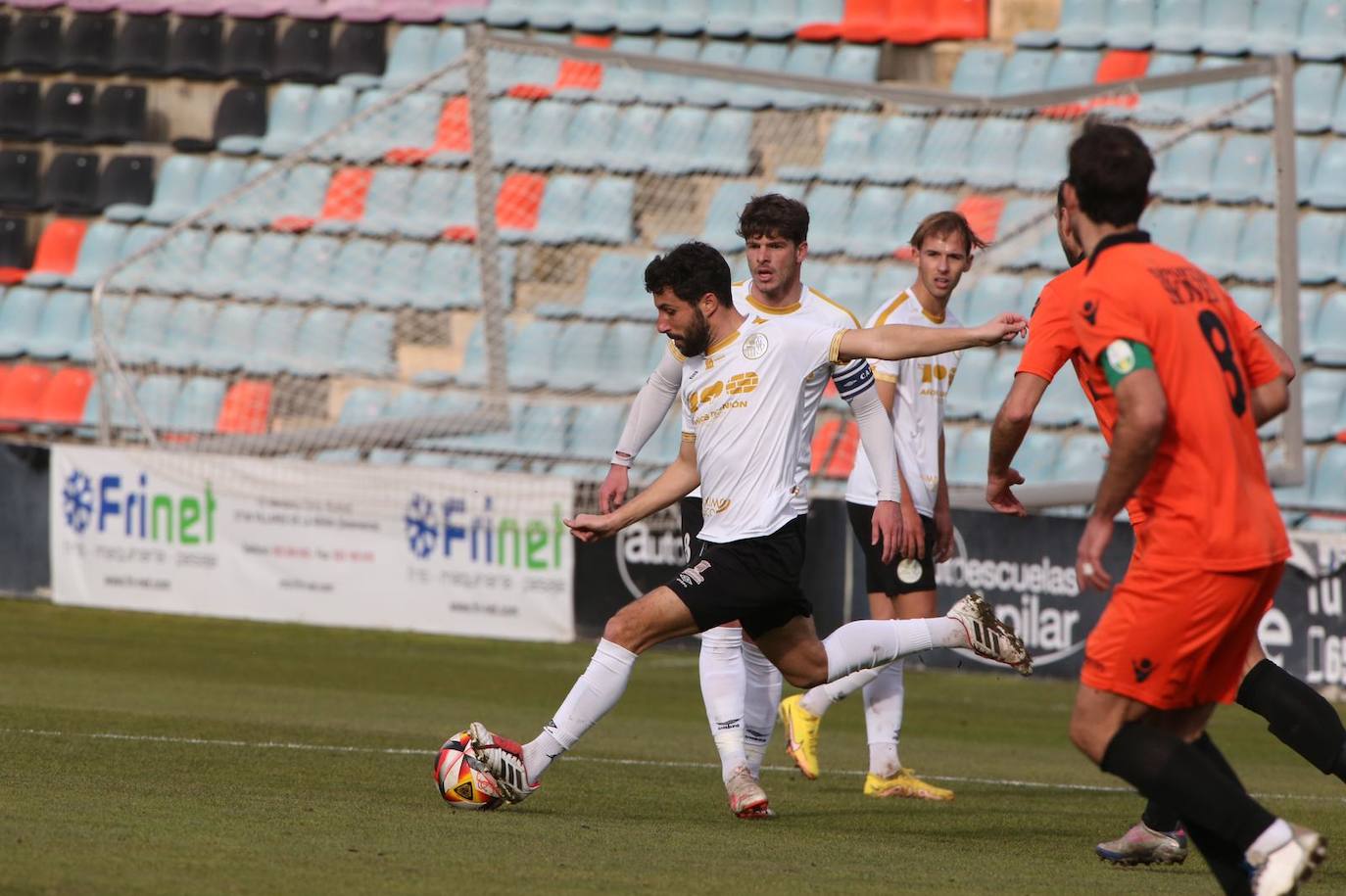 El partido entre el Salamanca UDS y La Virgen del Camino, en imágenes