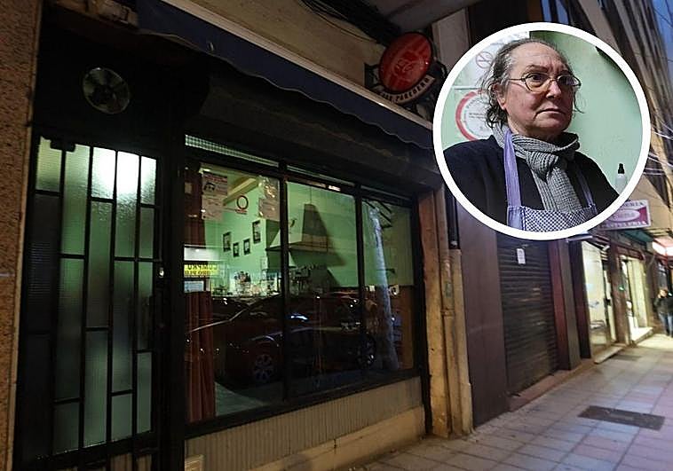 De fondo, el bar Pardero. En el círculo, Amparo, quien regenta el local.