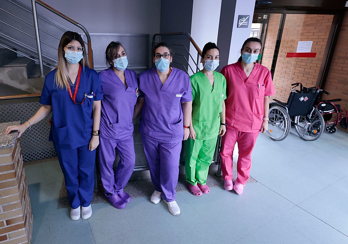 Imagen principal - Personal e instalaciones de las instalaciones de AFA-Salamanca en la calle Maragatería