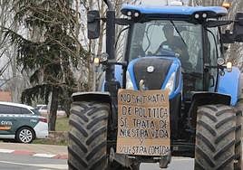 Un tractor en la jornada de huelga mantenida en Salamanca el 7 de febrero
