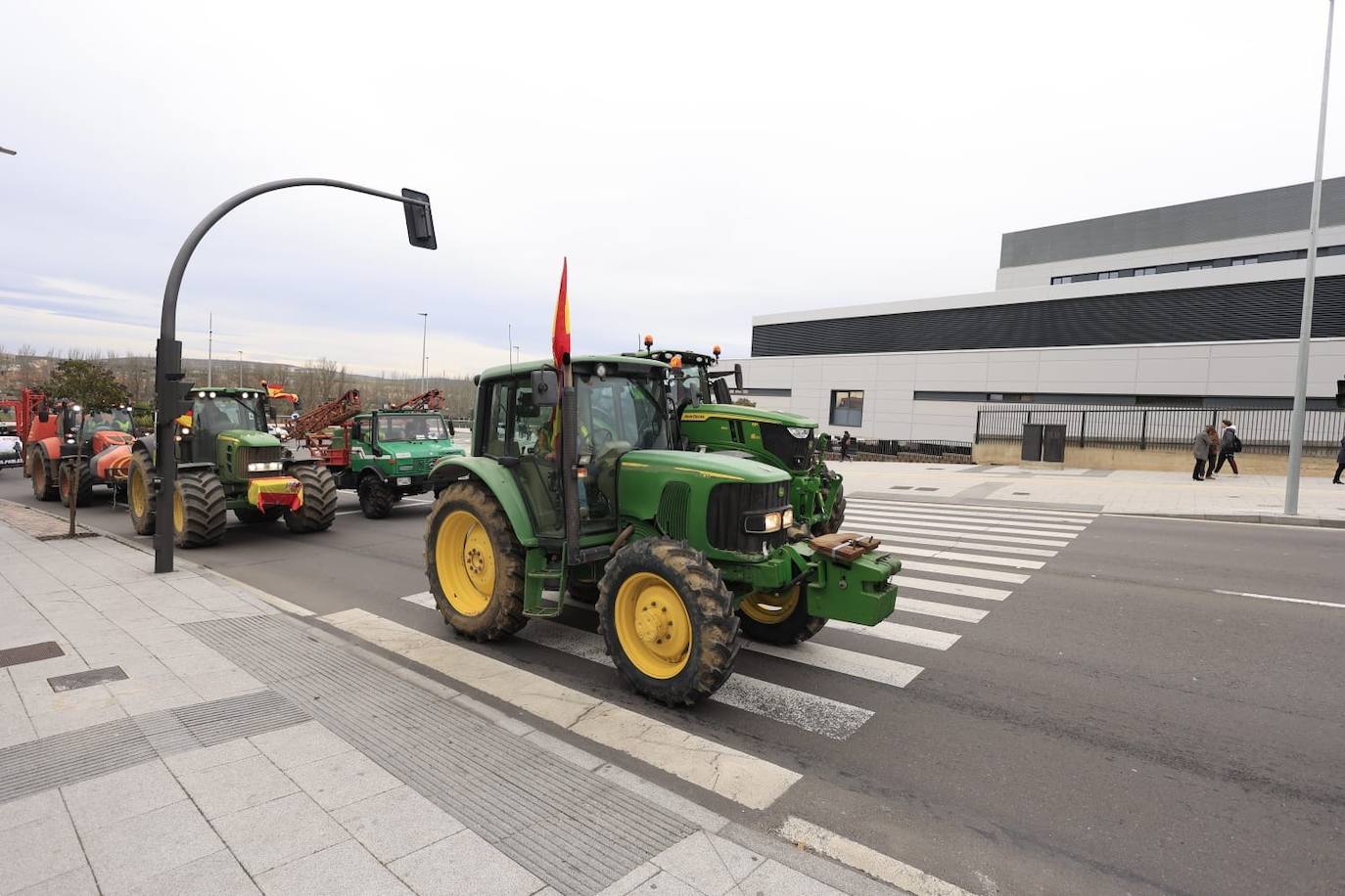 La tractorada obliga a suspender tratamientos en el Hospital de Salamanca