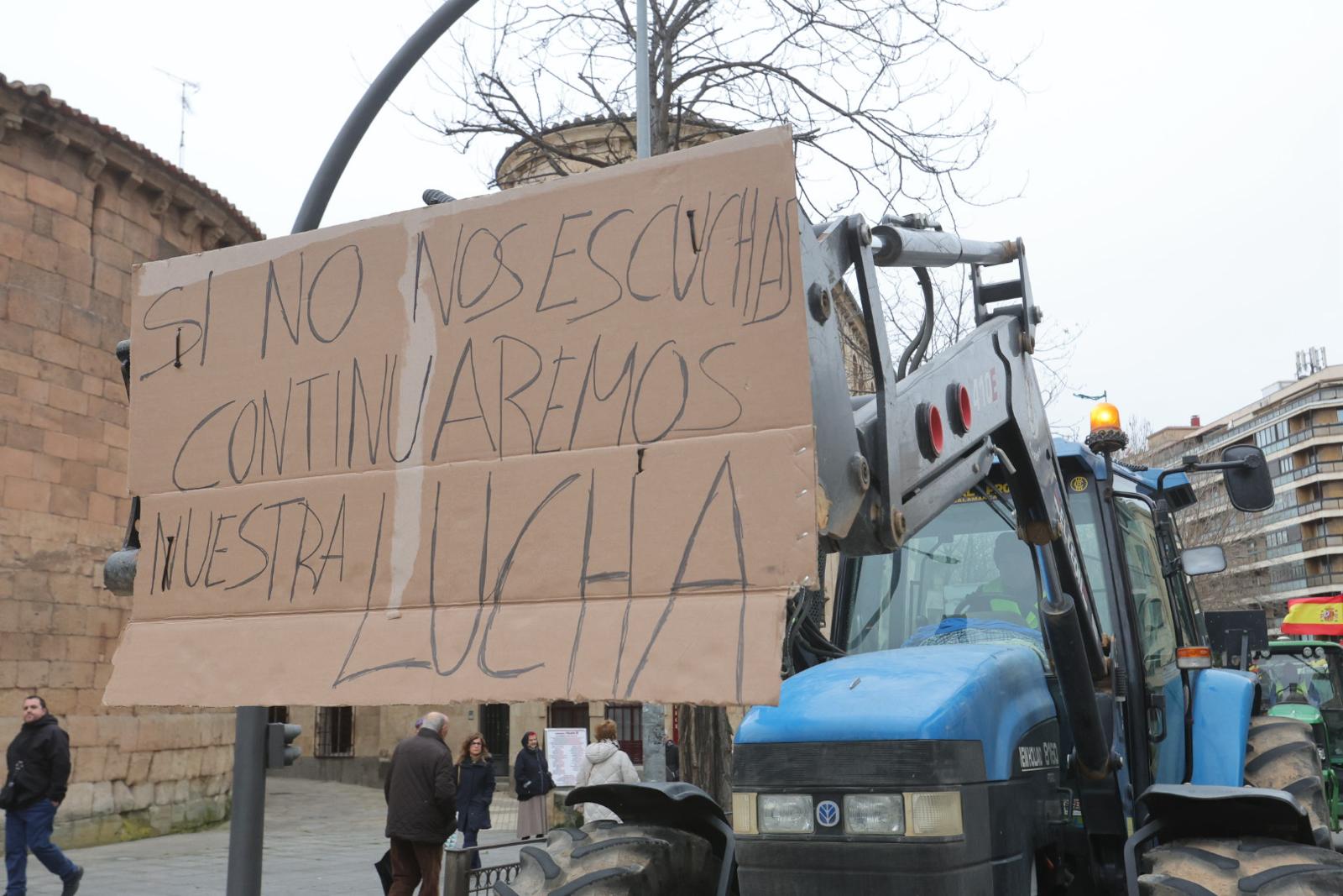 Las pancartas más destacadas de la tractorada en Salamanca