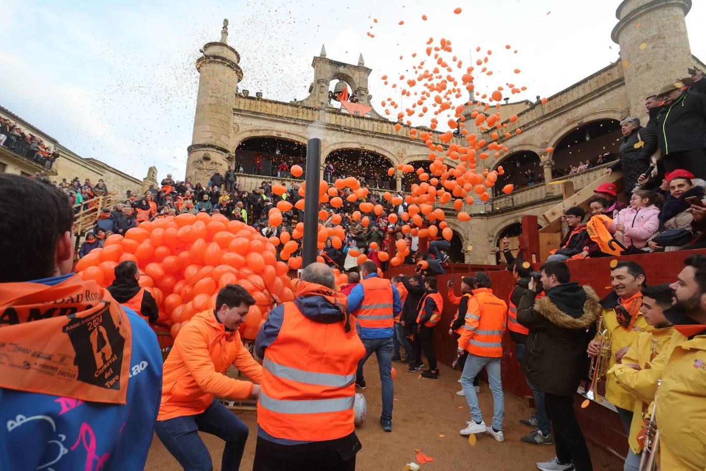 El campanazo del Carnaval del Toro 2024, en imágenes