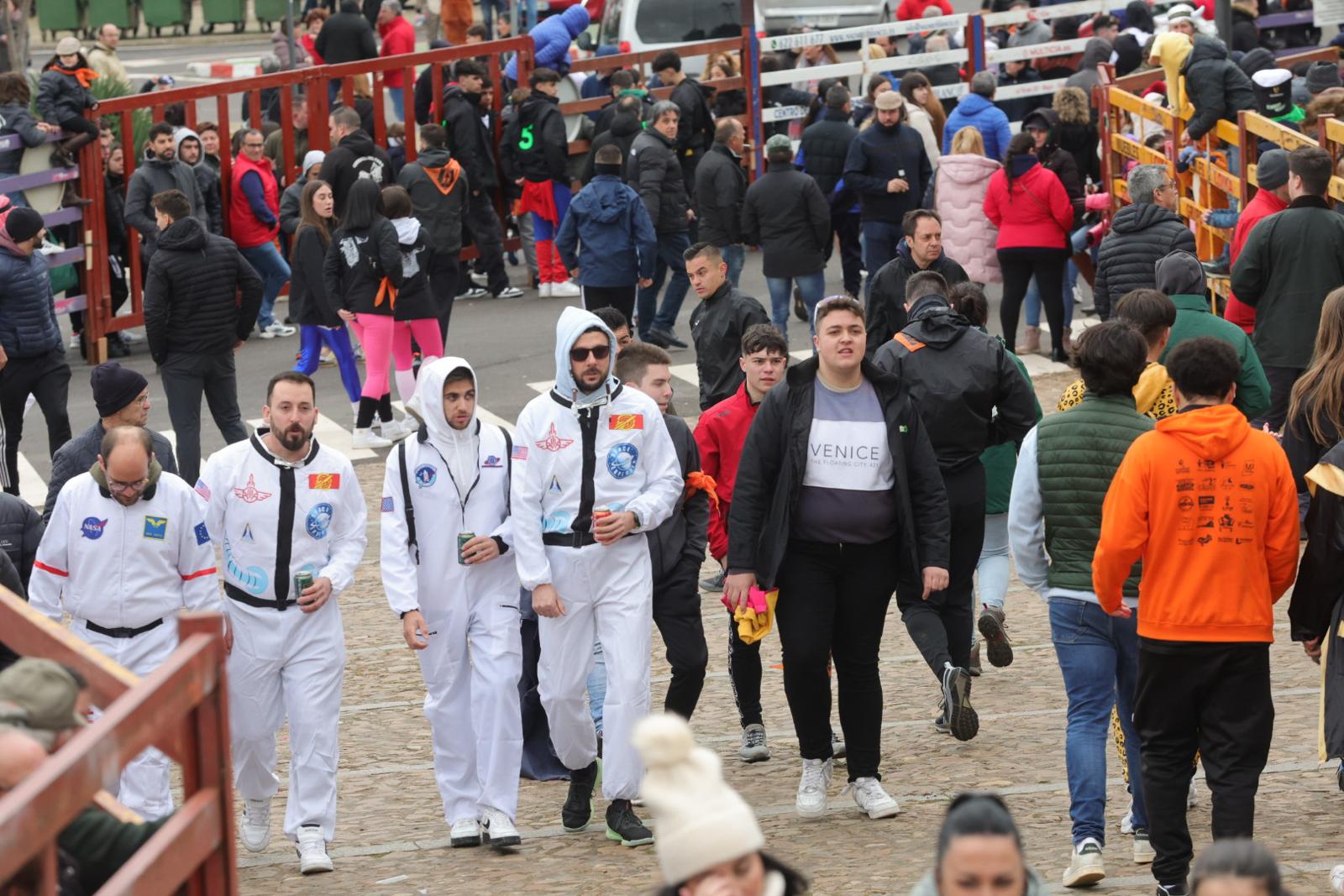 Ambiente y disfraces del sábado en el Carnaval del Toro, en imágenes