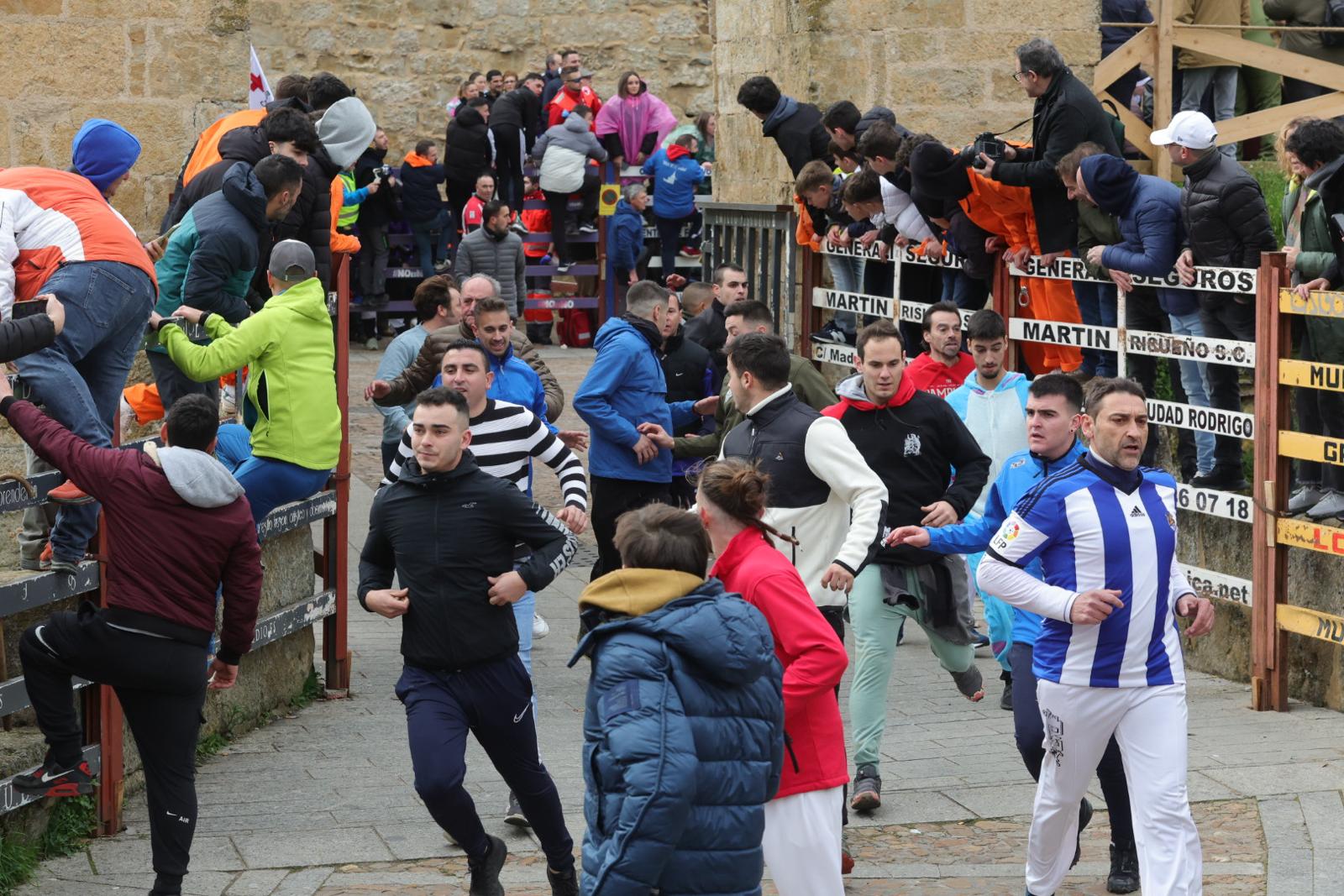 El multitudinario encierro del sábado en Ciudad Rodrigo, en imágenes