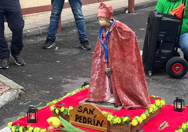 La talla de San Pedrín, este domingo por la mañana.