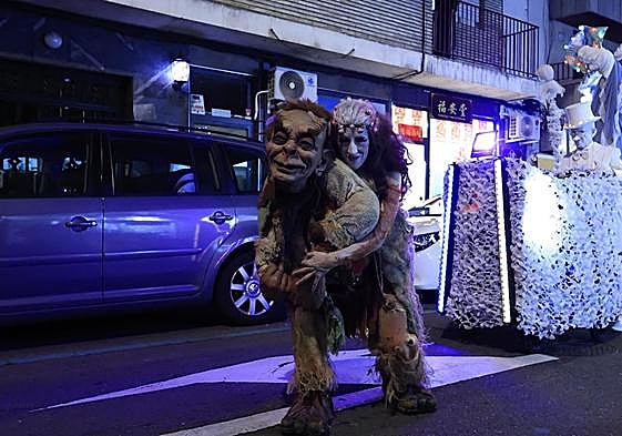 Salamanca disfruta del Carnaval en el barrio del Oeste
