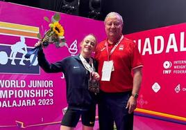 Marta García Rincón, junto a Constantino Iglesias, en el Mundial júnior.