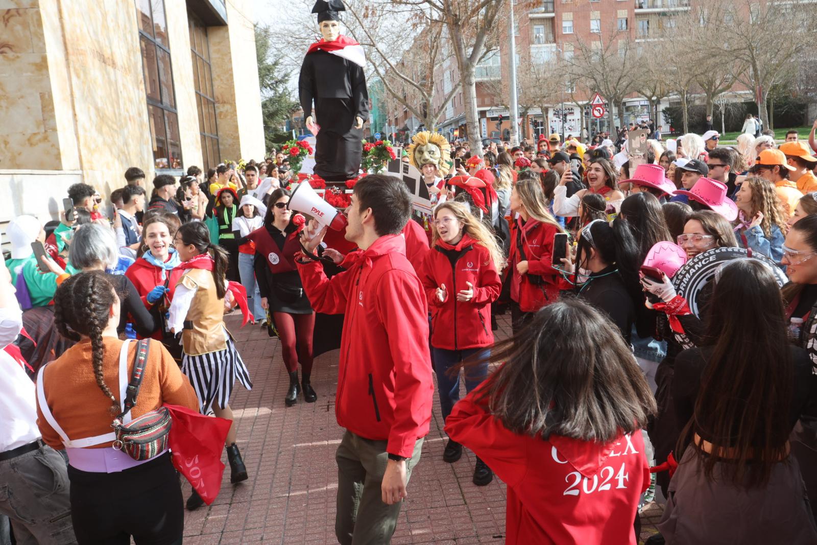 Derecho disfruta de una multitudinaria procesión del Codex