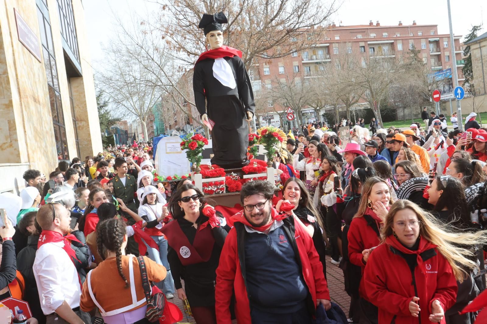 Derecho disfruta de una multitudinaria procesión del Codex