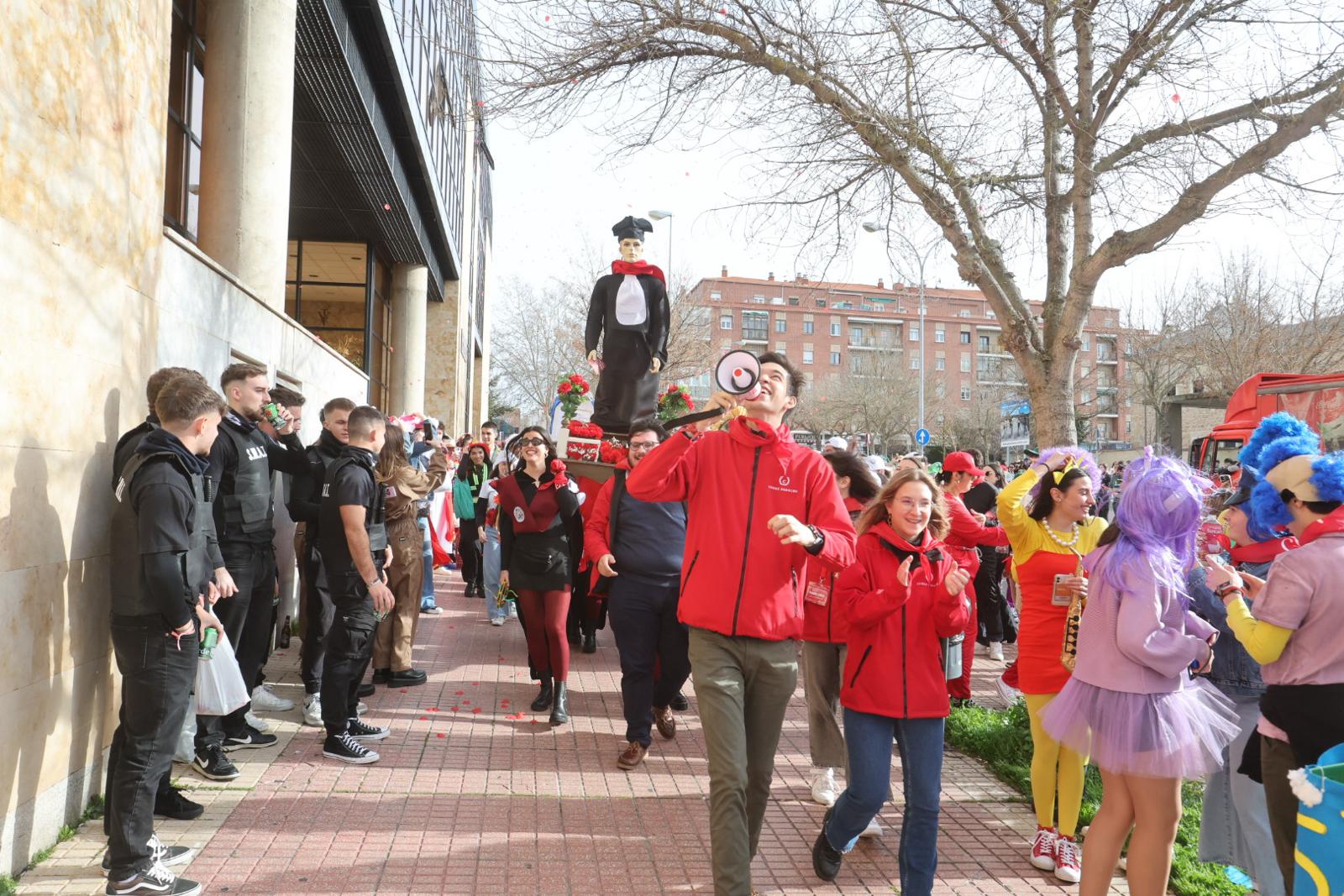 Derecho disfruta de una multitudinaria procesión del Codex