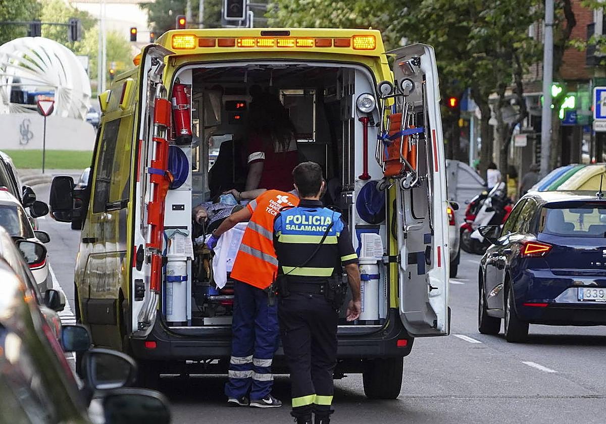 Una ambulancia en Salamanca, en una imagen de archivo.