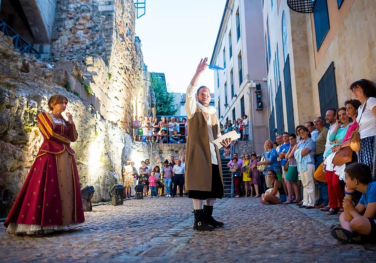 Espectáculo de teatro de calle en Salamanca.
