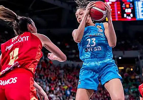 Prince coge un rebote ante el Casademont en la final de la Copa de la campaña pasada.