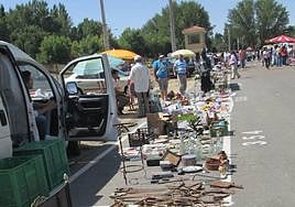 Puestos del rastro en Salamanca en una imagen de archivo.