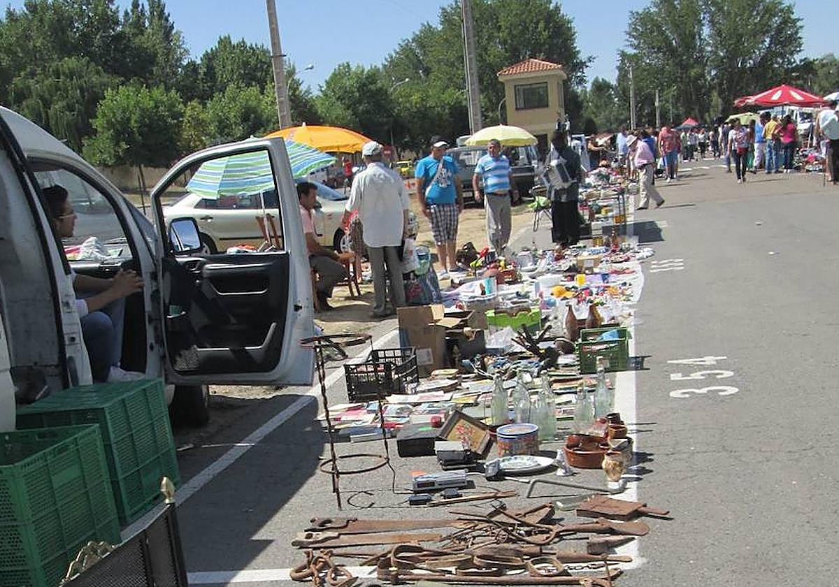 Puestos del rastro en Salamanca en una imagen de archivo.