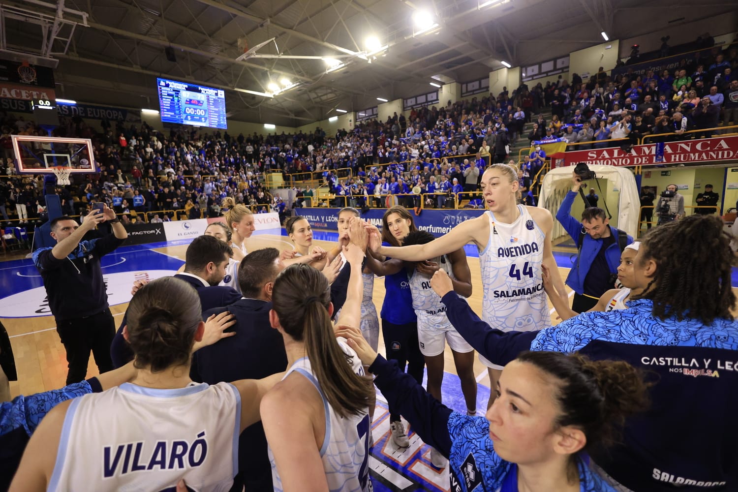 Un soberbio Würzburg brilla en la noche europea
