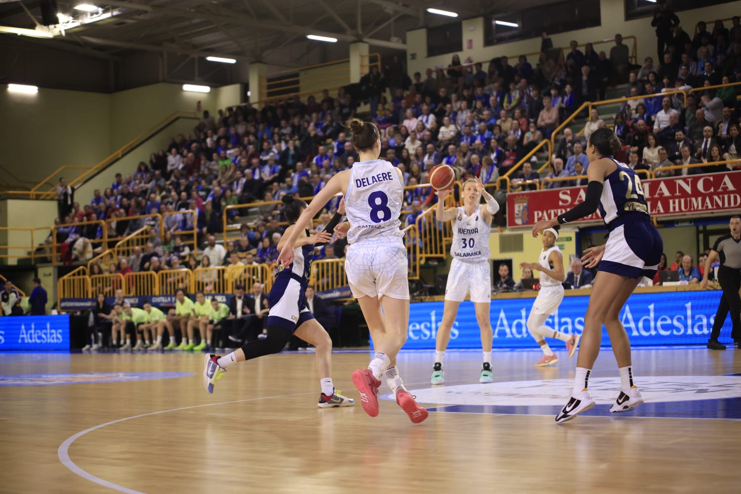 Un soberbio Würzburg brilla en la noche europea