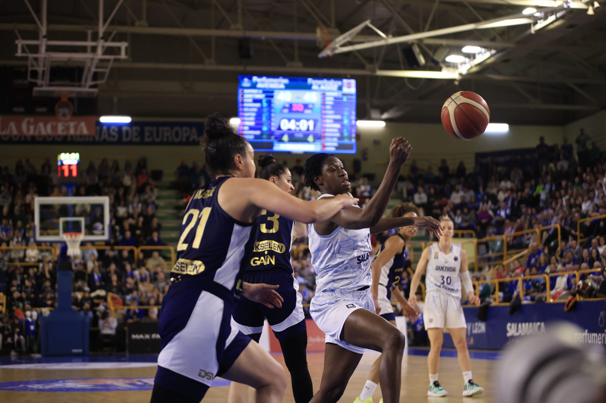 Un soberbio Würzburg brilla en la noche europea