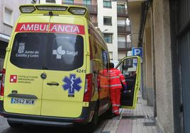 Ambulancia en Salamanca. Foto de archivo