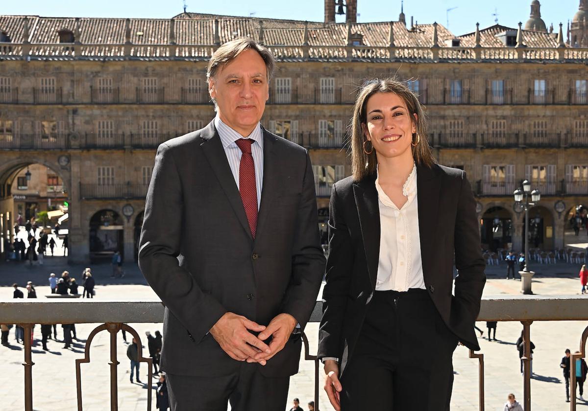 Carlos García Carbayo junto a Sara Cámara.