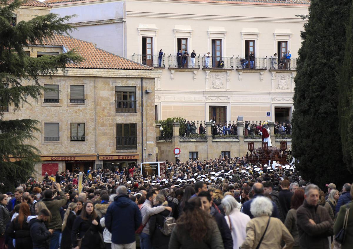 Imagen secundaria 1 - «La Semana Santa no se desarrolla hacia un futuro, se trabaja sobre el presente, y será un problema»