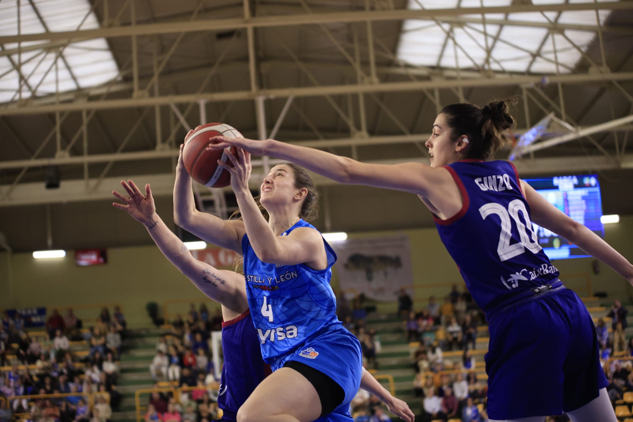 El partido entre el CB Avenida y el Barça CBS, en imágenes
