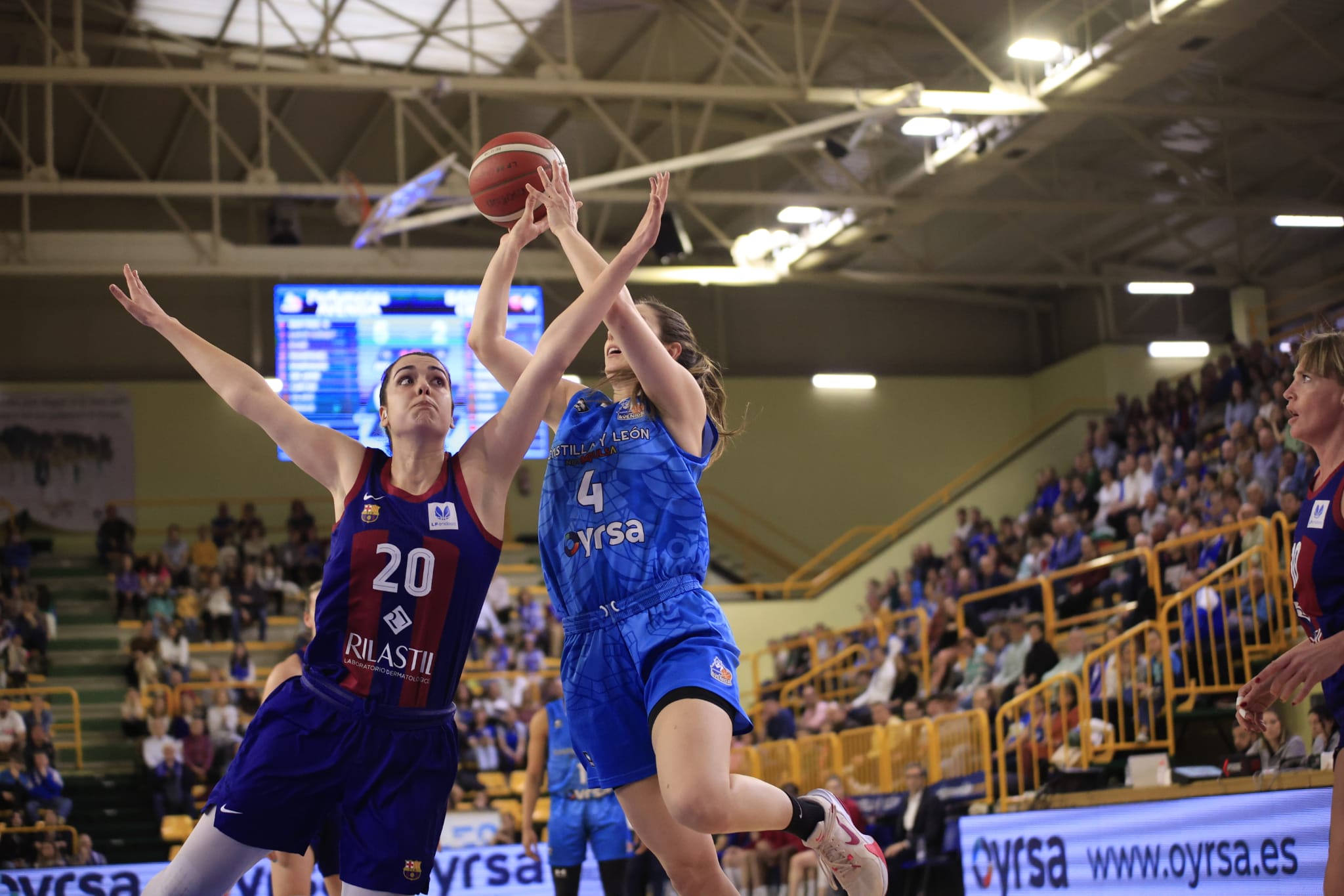 El partido entre el CB Avenida y el Barça CBS, en imágenes