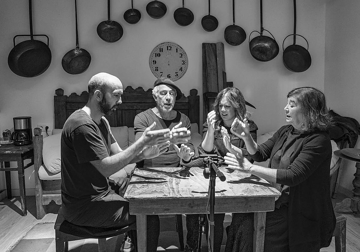 Imagen del grupo musical de padres e hijos, Mayalde.