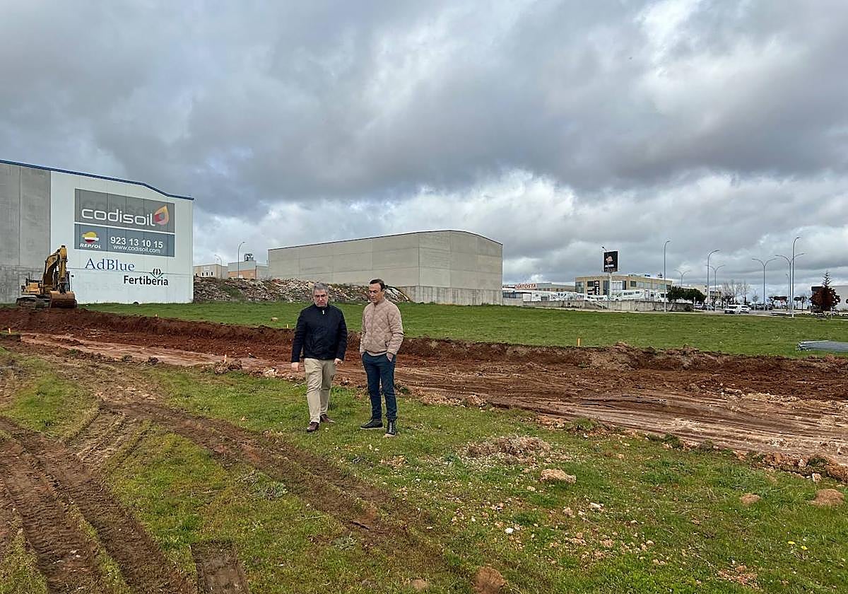 Visita del concejal de Obras, Ángel Manso, a la parcela donde se construirá el Punto Limpio.