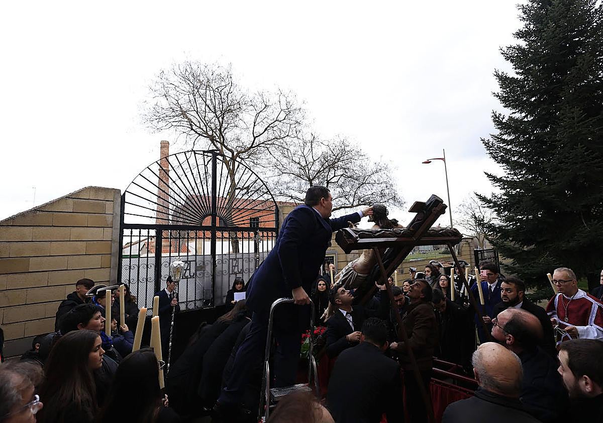 Imagen principal - «Nosotros tenemos el testigo asegurado y ahora debemos asegurar el de la gente joven que está trabajando»