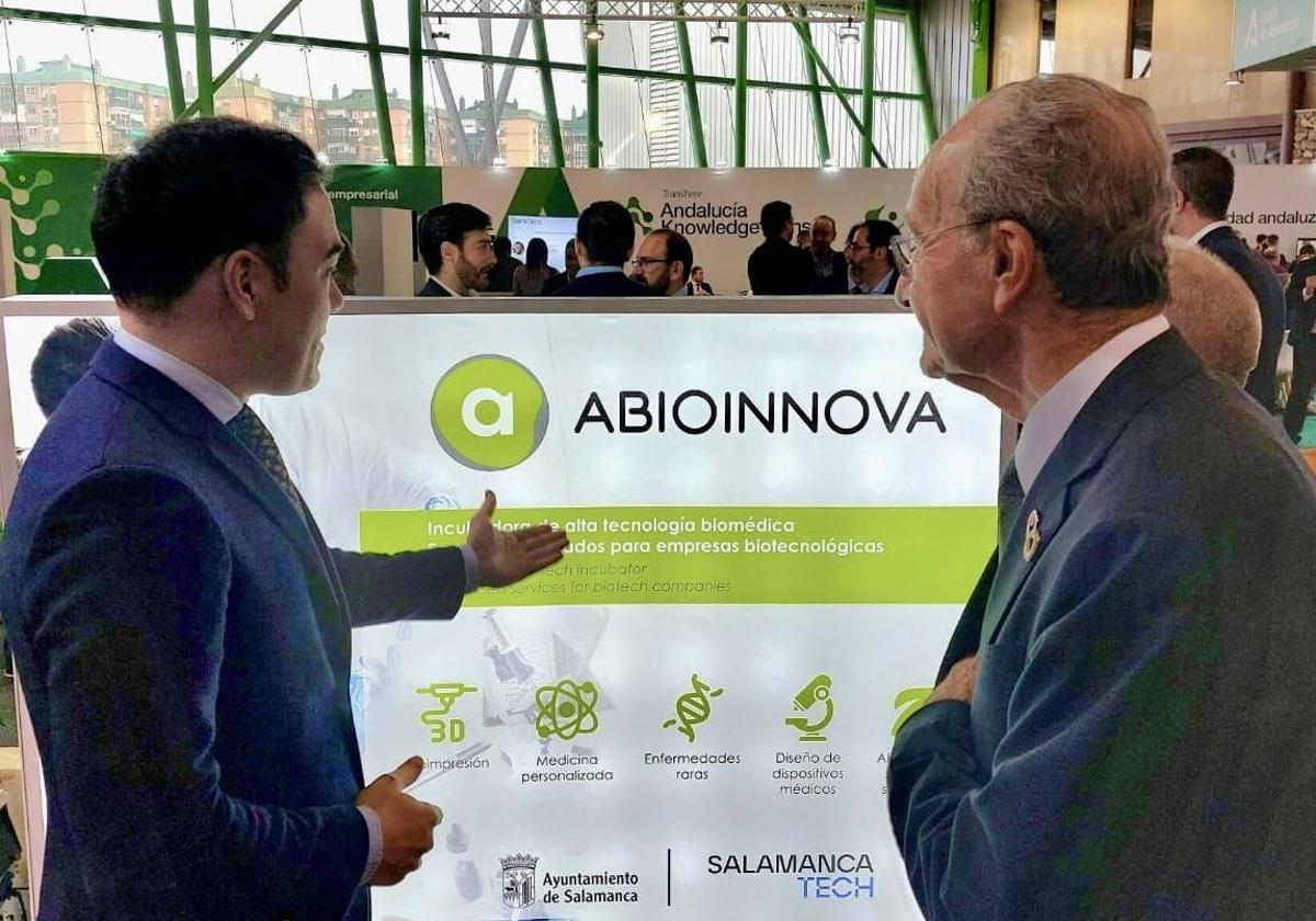 El concejal de Promoción Económica, Pedro Martínez, presenta ABIOINNOVA.
