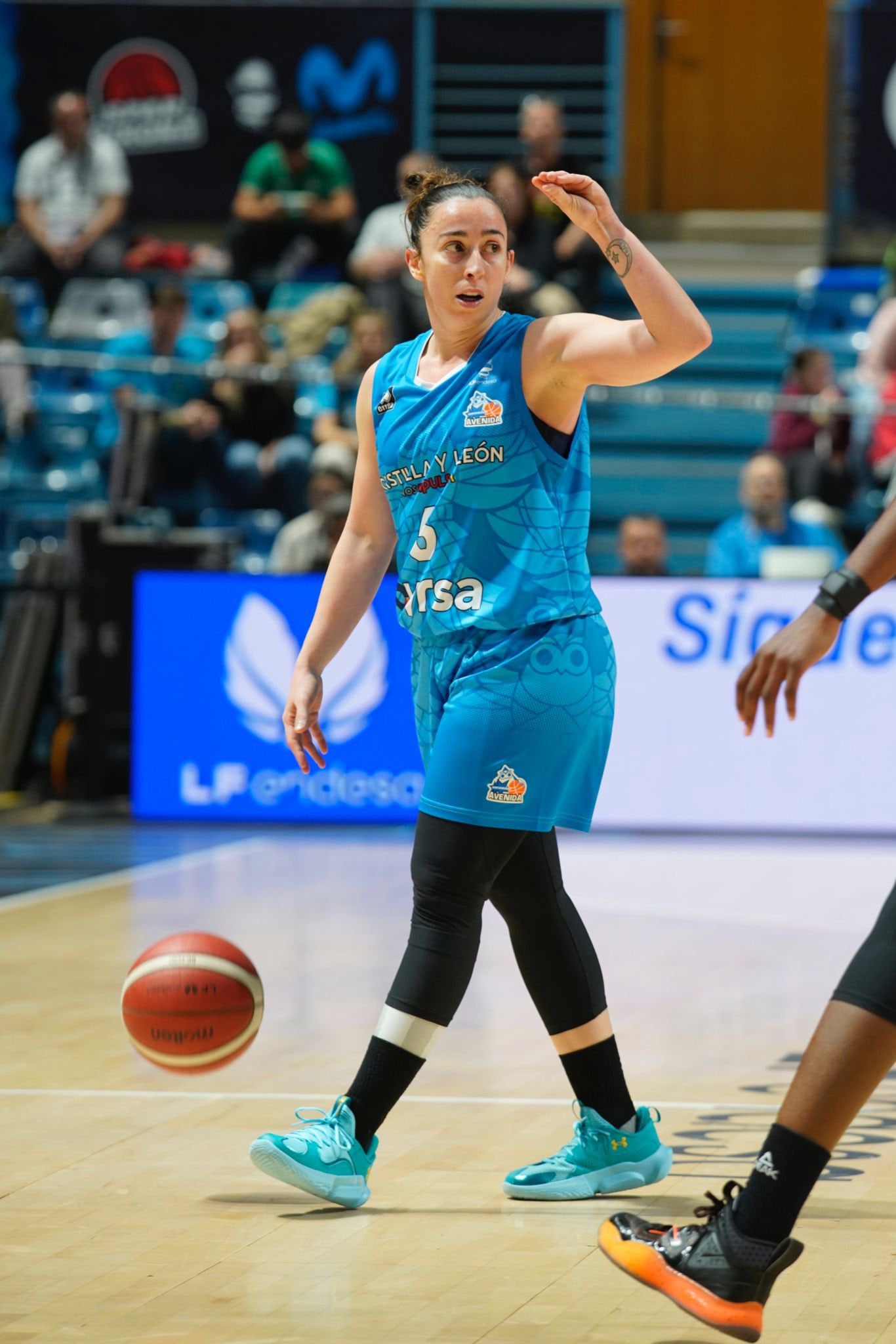 Huelva se tiñe de azul y Avenida se planta en semifinales de la Copa de la Reina