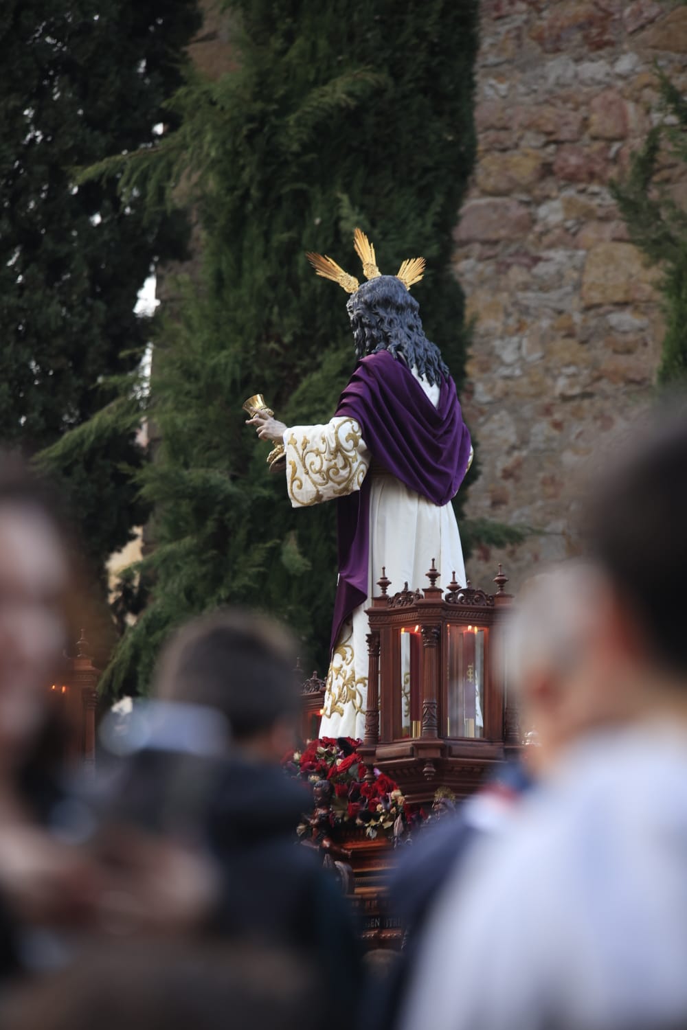 El recuerdo a Óscar Rodríguez envuelve de emotividad el recorrido de Jesús de la Redención